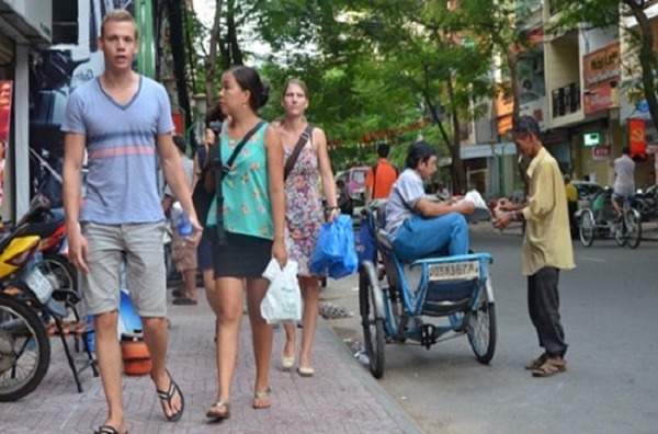 Take common–sense precautions to prevent yourself from being stolen